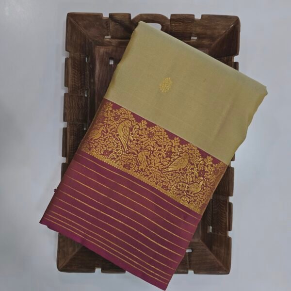 Sandal with Lavender Border (D/W Dhanvika Butta)